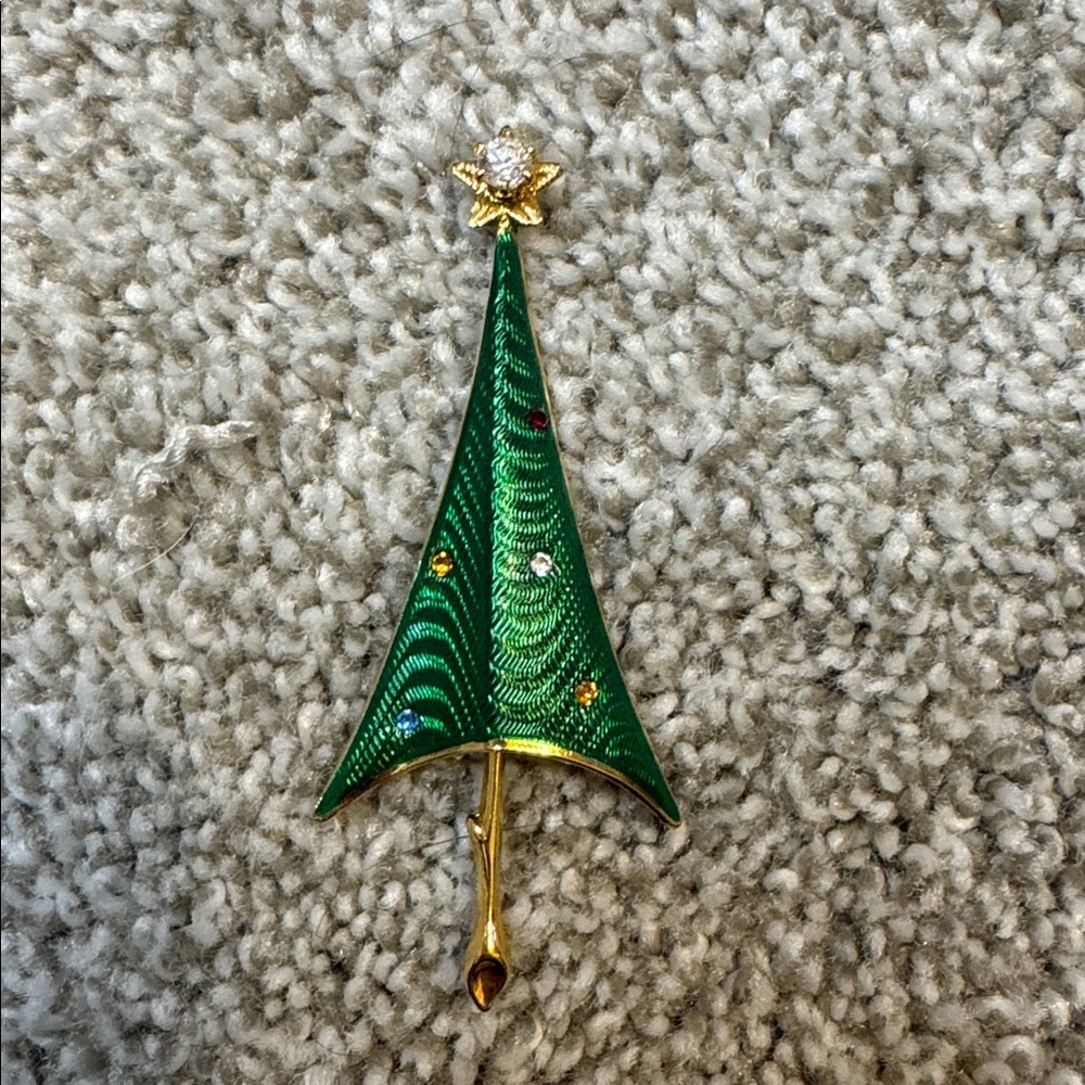 Cerrito Christmas Tree Brooch